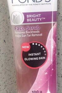 Ponds Bright Beauty Scrub 100g